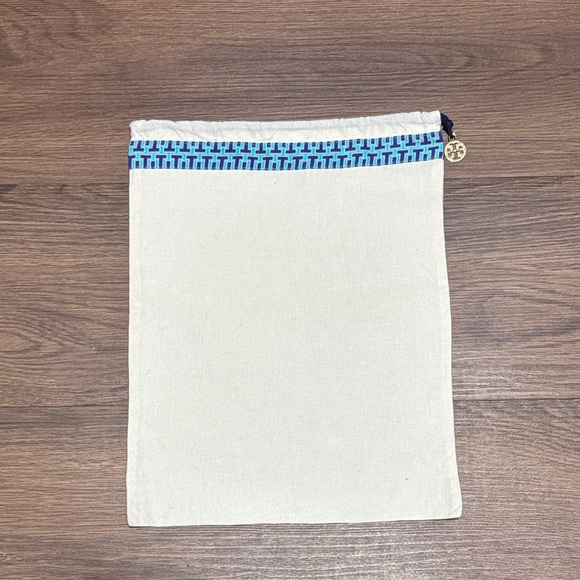 🔥🔥🔥Tory Burch Cream and Navy Dust Bag🔥🔥🔥 - Picture 1 of 6